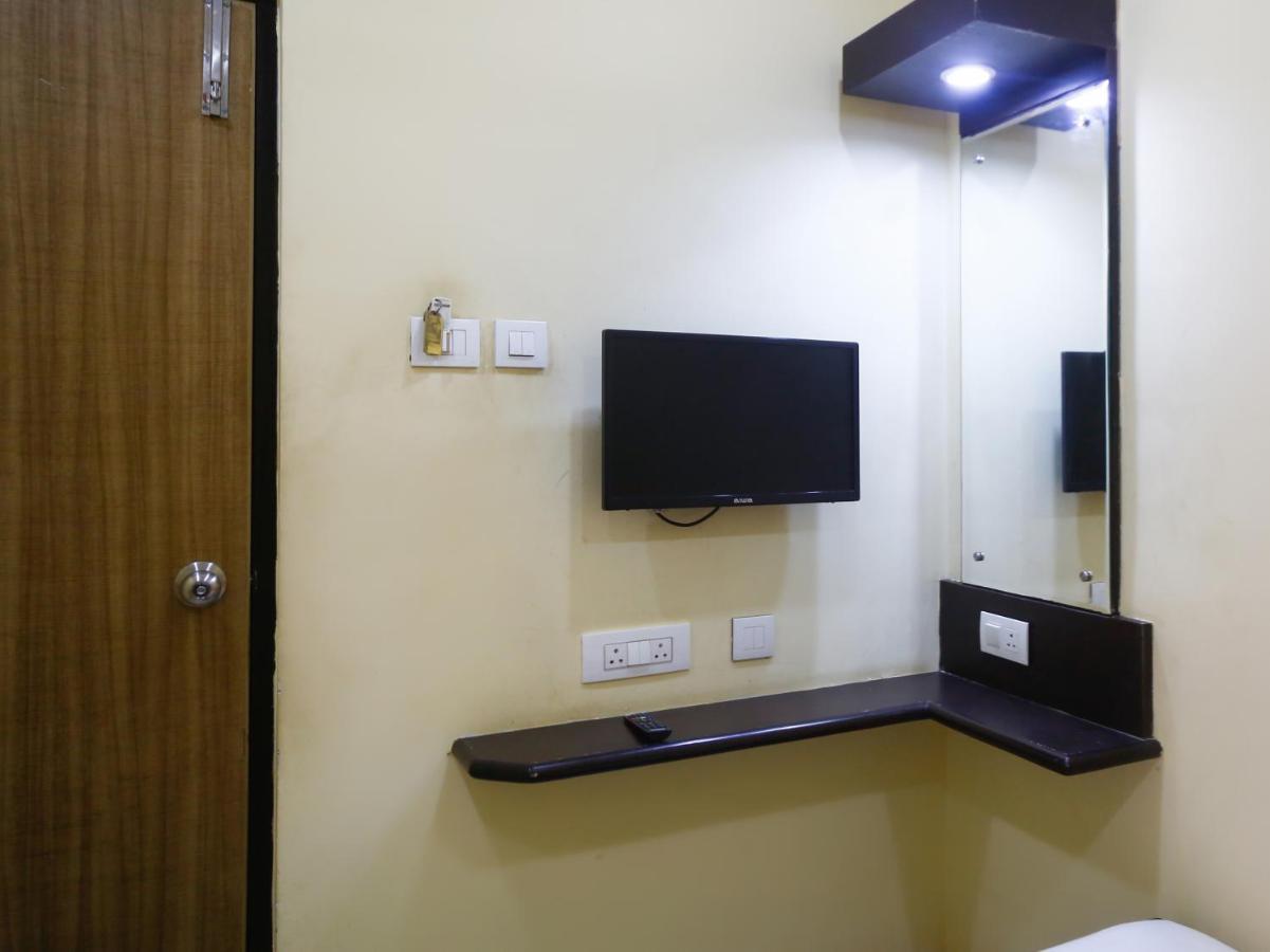 Madrasi Airport Hotel - Saibala Chennai Exterior foto